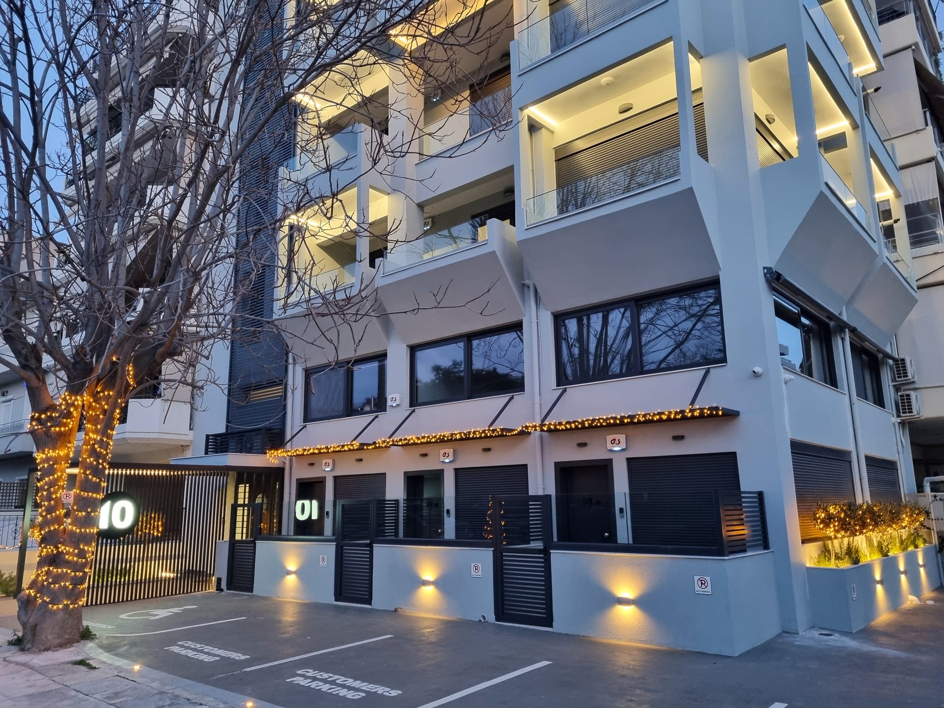 10 Apartments & Suites Athens - 1