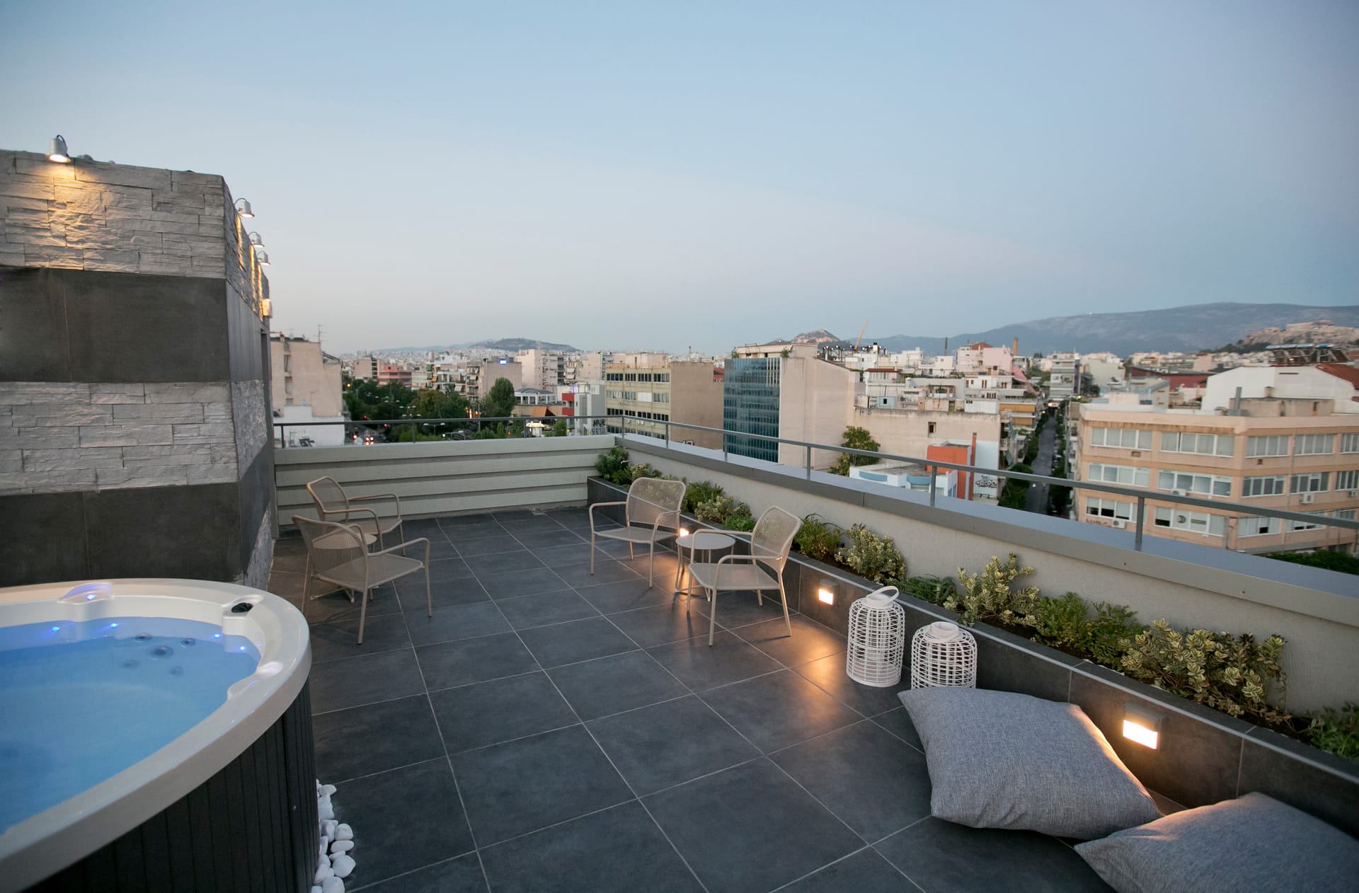 47 Luxury Suites and Lofts - 42