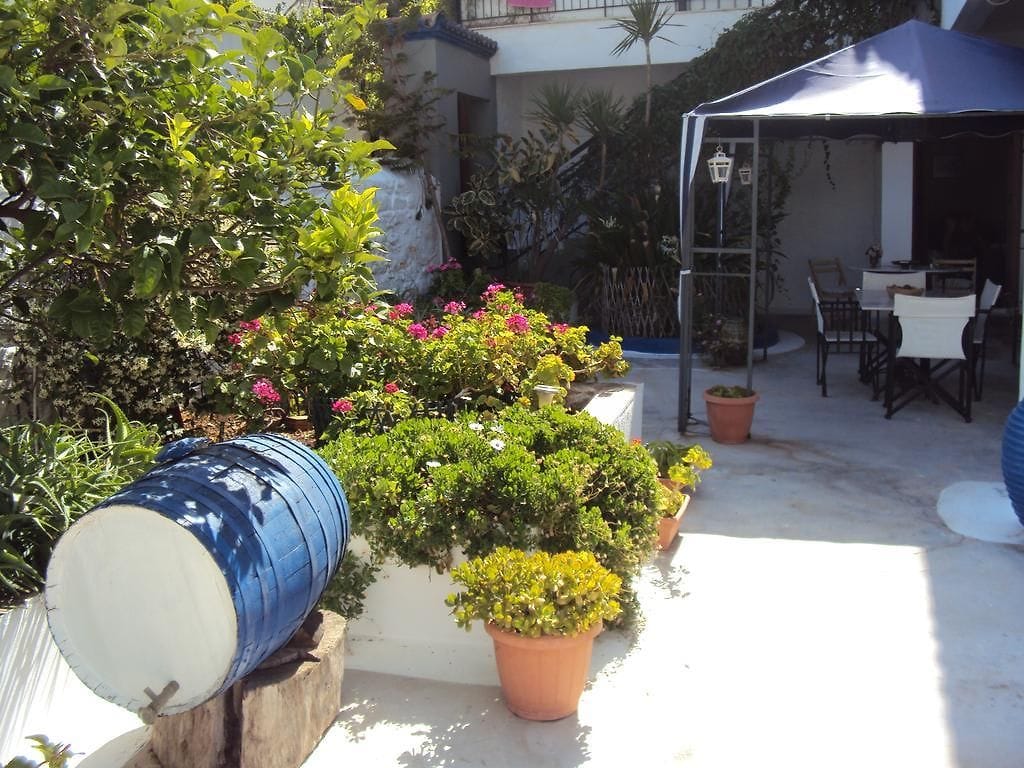Douskos Uptown Living Hydra - 2