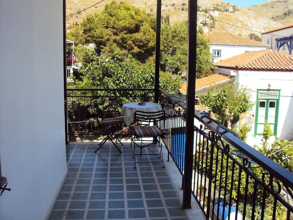 Douskos Uptown Living Hydra - 5