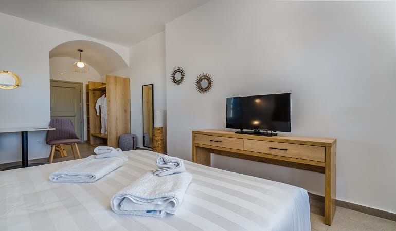 Symphony Suites Santorini - 16